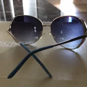 Vintage Jennifer Lopez sunglasses with free large case Jennifer Lopez main image 2